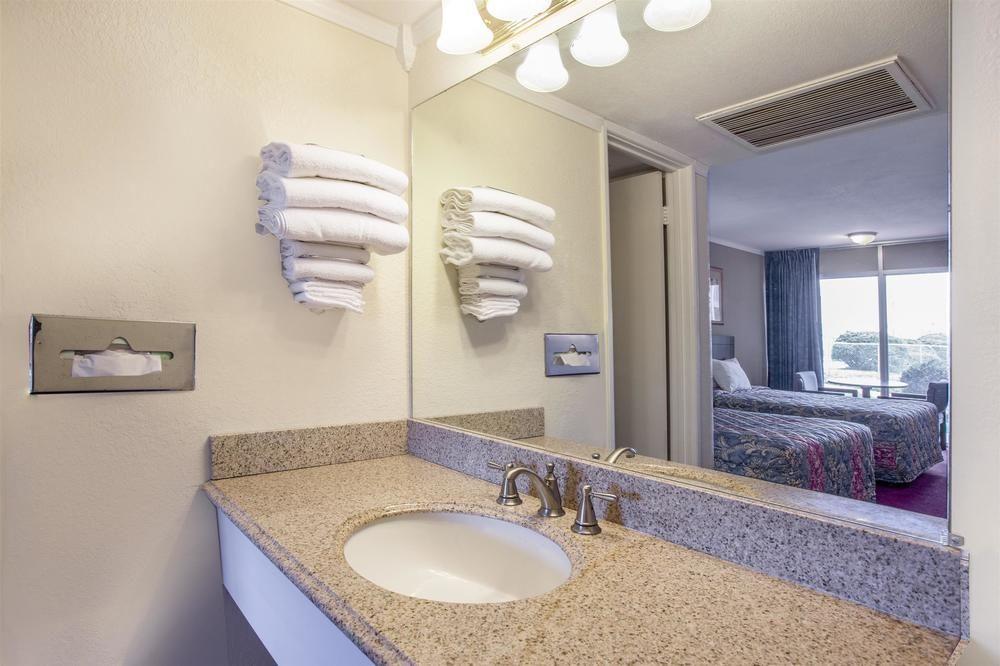 Americas Best Value Inn St. Joseph At I-29 Exterior foto
