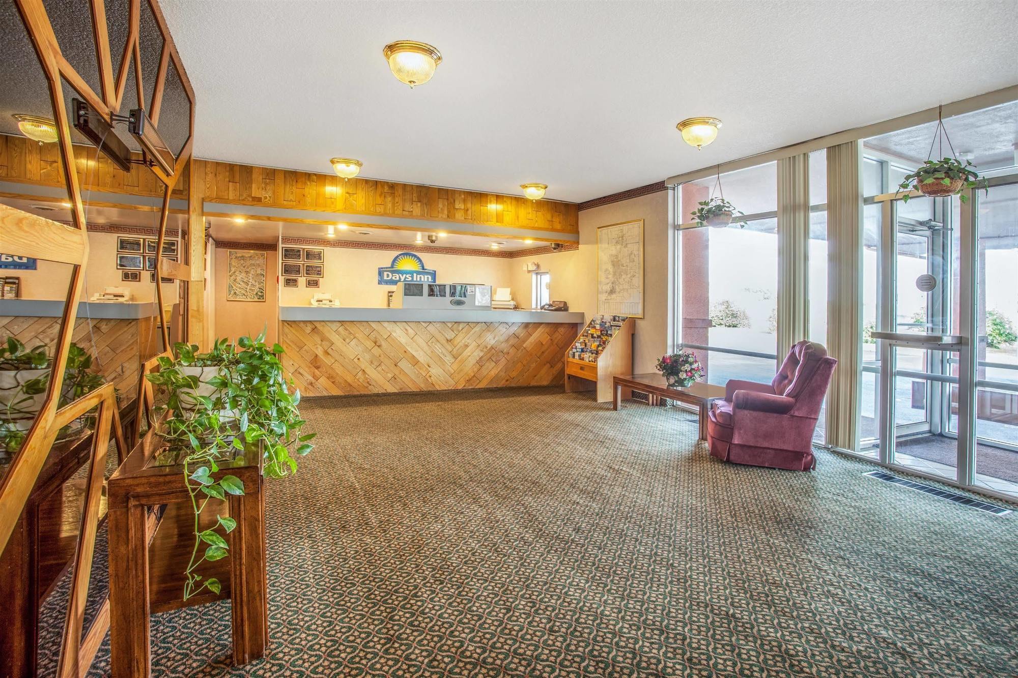Americas Best Value Inn St. Joseph At I-29 Exterior foto