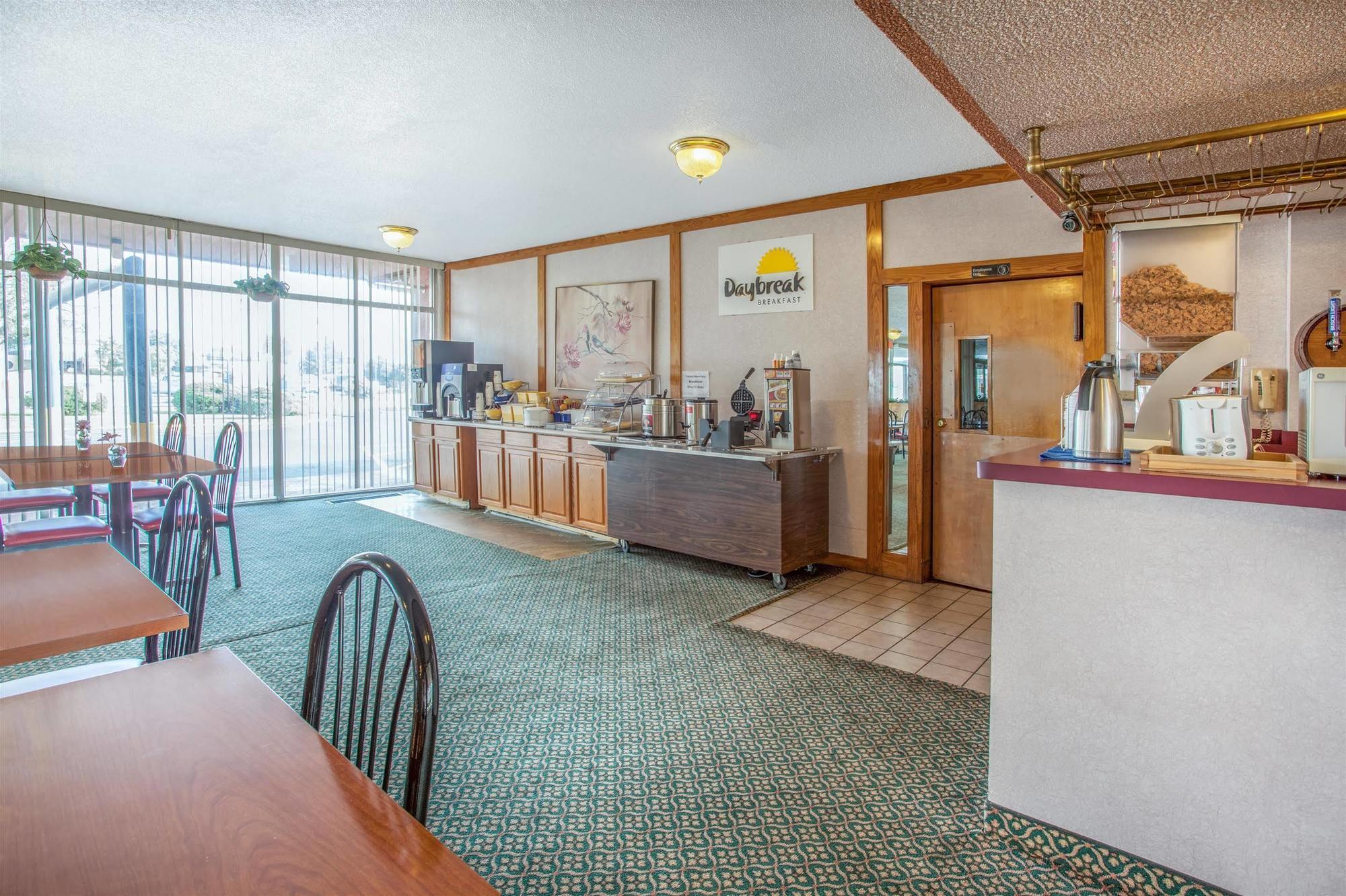 Americas Best Value Inn St. Joseph At I-29 Exterior foto